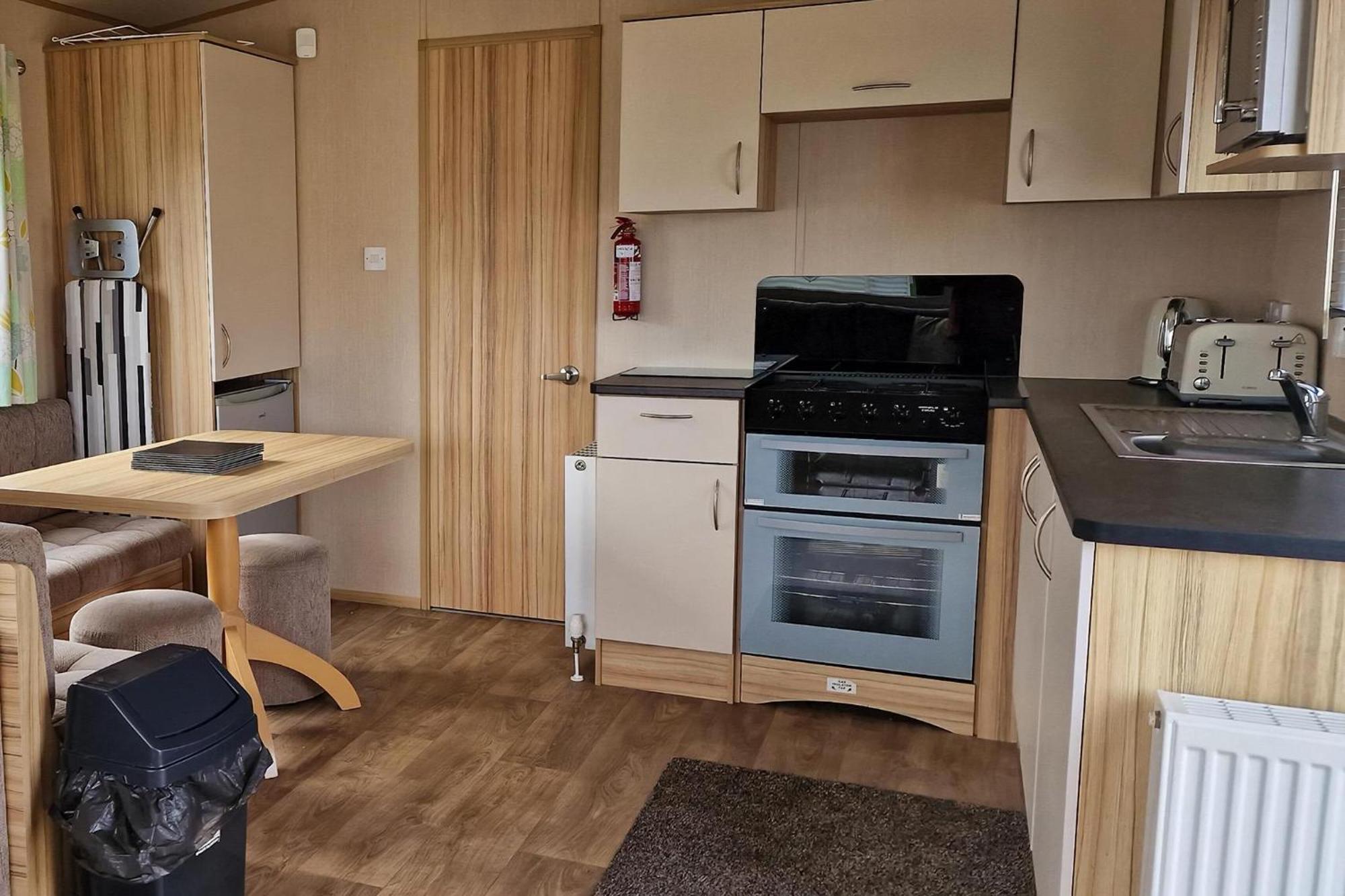 8 Berth Caravan For Hire At Manor Park Near To A Great Beach Ref 23041C Hunstanton Ngoại thất bức ảnh