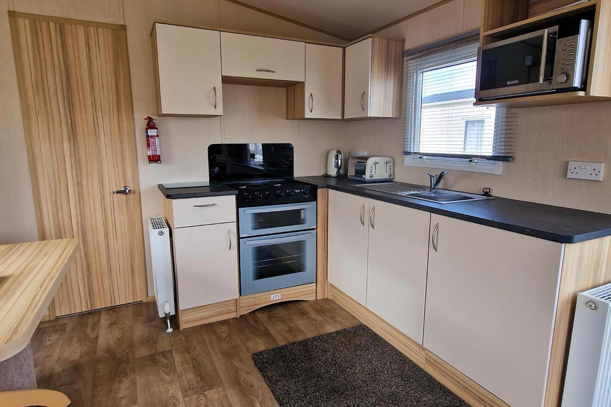 8 Berth Caravan For Hire At Manor Park Near To A Great Beach Ref 23041C Hunstanton Ngoại thất bức ảnh